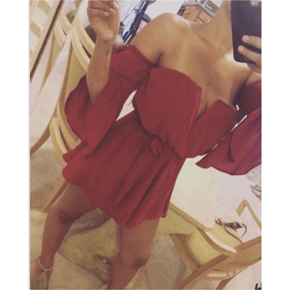 ❌SOLD❌NWOT Luxxel bell sleeve wine romper - Picture 2 of 6